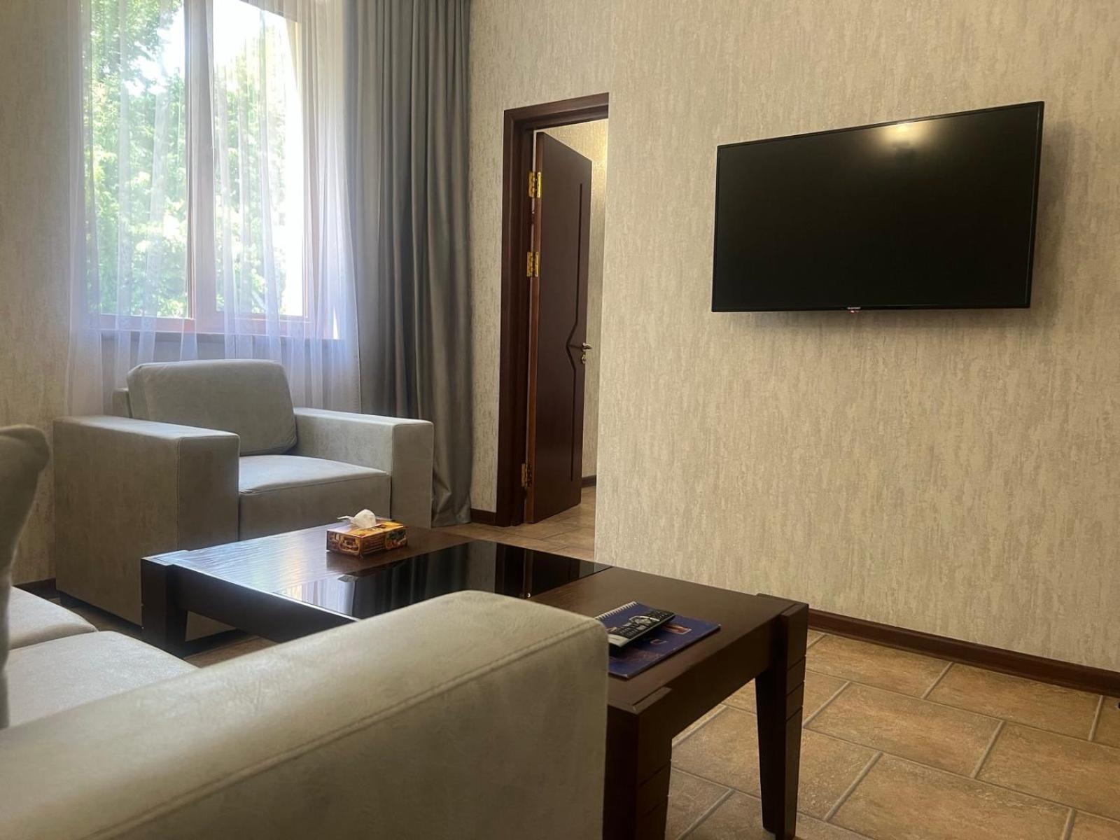 Park Avenue Hotel Γιερεβάν Εξωτερικό φωτογραφία