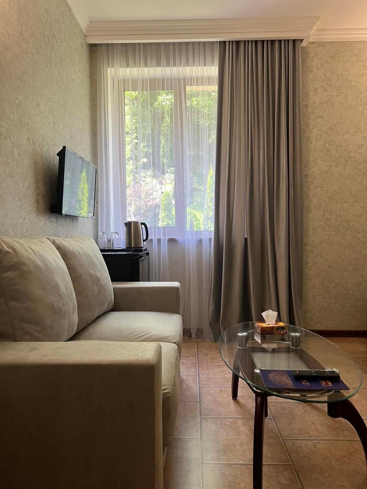 Park Avenue Hotel Γιερεβάν Εξωτερικό φωτογραφία