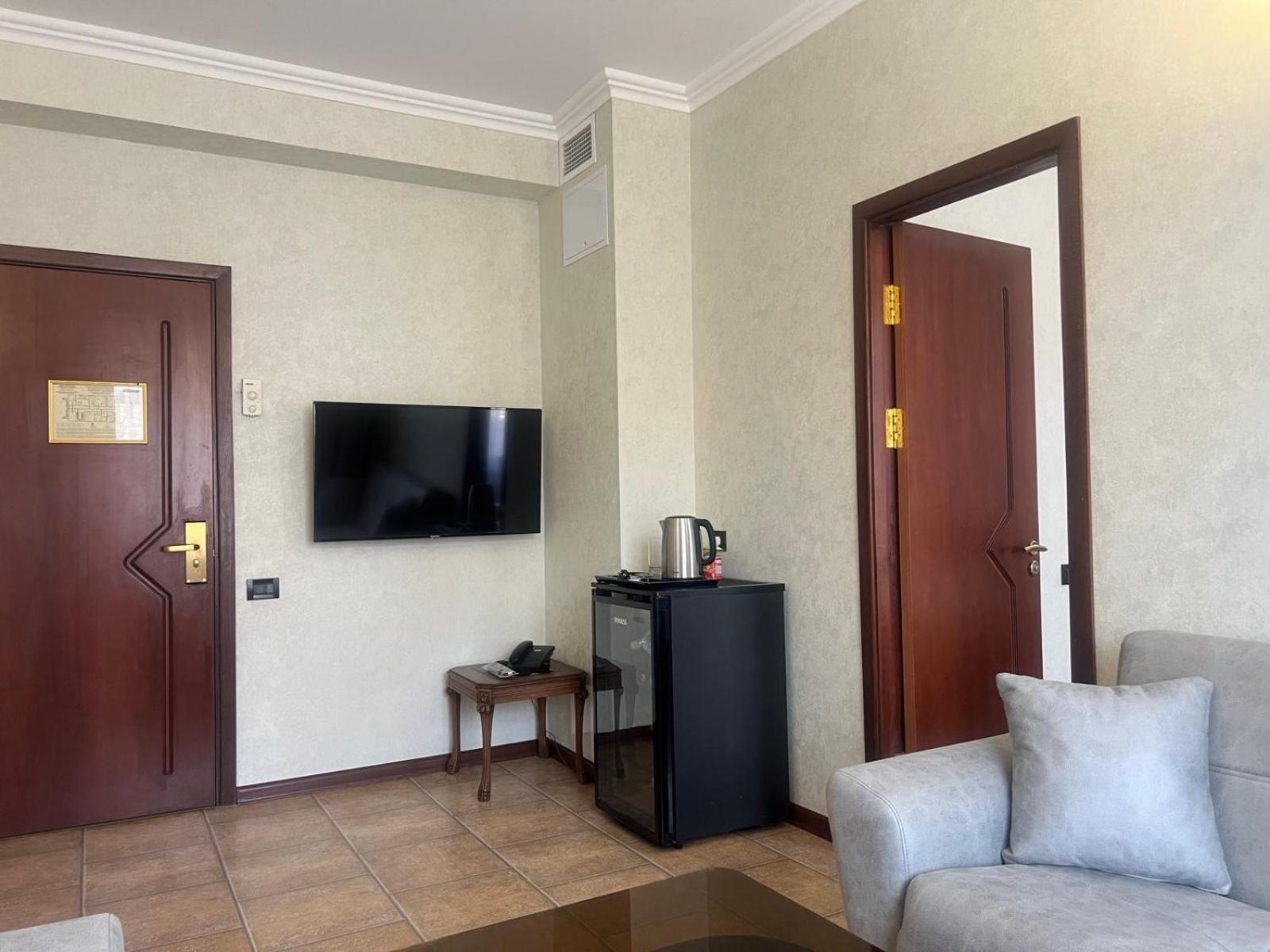 Park Avenue Hotel Γιερεβάν Εξωτερικό φωτογραφία