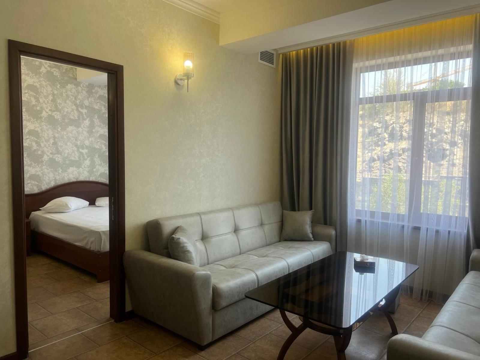 Park Avenue Hotel Γιερεβάν Εξωτερικό φωτογραφία