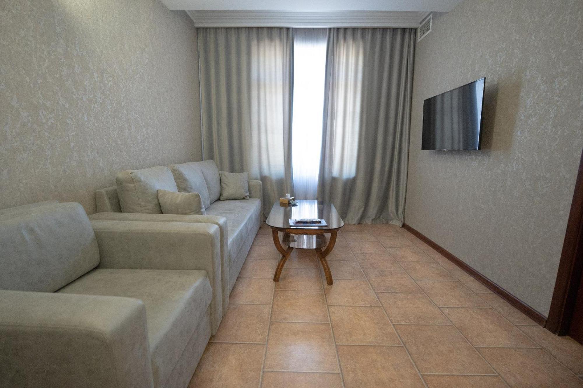 Park Avenue Hotel Γιερεβάν Εξωτερικό φωτογραφία