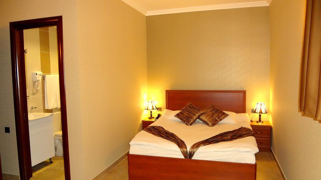 Park Avenue Hotel Γιερεβάν Δωμάτιο φωτογραφία