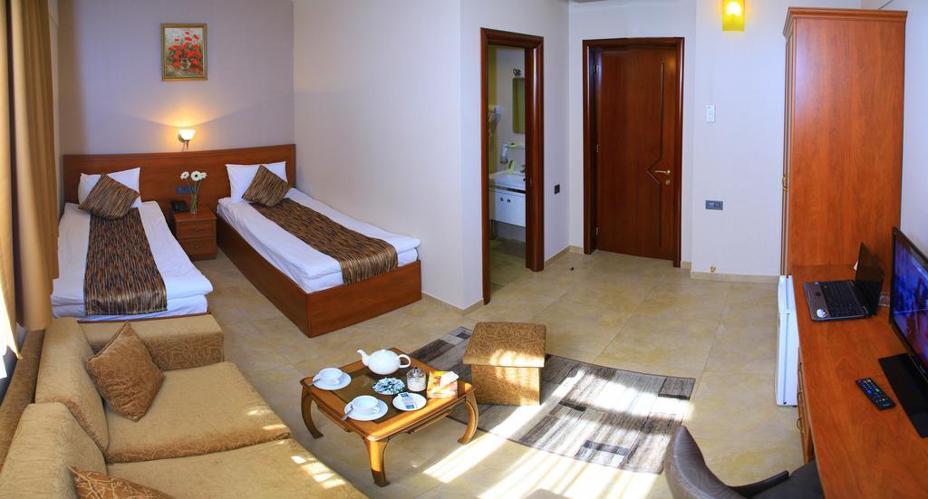 Park Avenue Hotel Γιερεβάν Εξωτερικό φωτογραφία