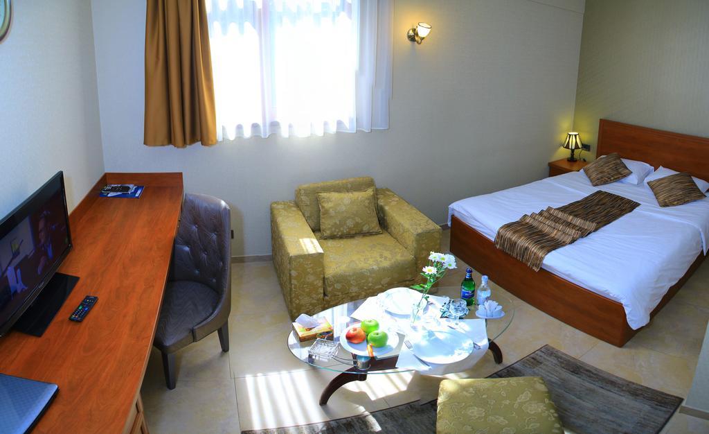 Park Avenue Hotel Γιερεβάν Εξωτερικό φωτογραφία